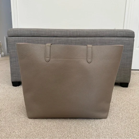 Cuyana Structured Tote with organization insert